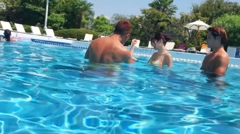 【プールナンパ×さえちゃん編】真夏のプ… 石川祐奈 (326EVA-001)-1